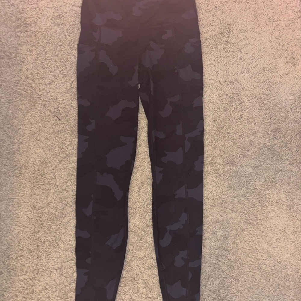 Women’s navy camo leggings